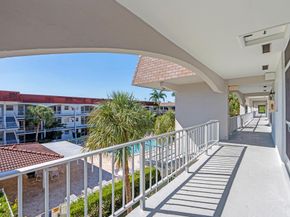 581 Blue Heron Dr 317B, Hallandale Beach FL 33009