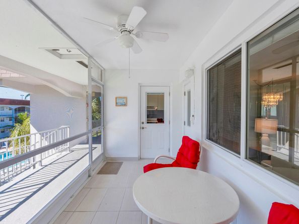 581 Blue Heron Dr 317B, Hallandale Beach FL 33009