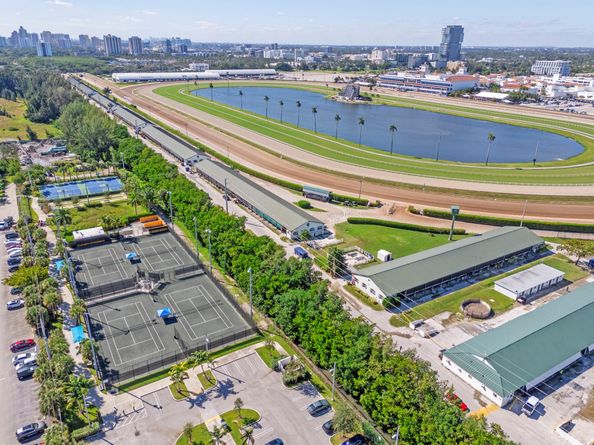 581 Blue Heron Dr 317B, Hallandale Beach FL 33009