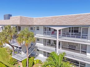 581 Blue Heron Dr 317B, Hallandale Beach FL 33009