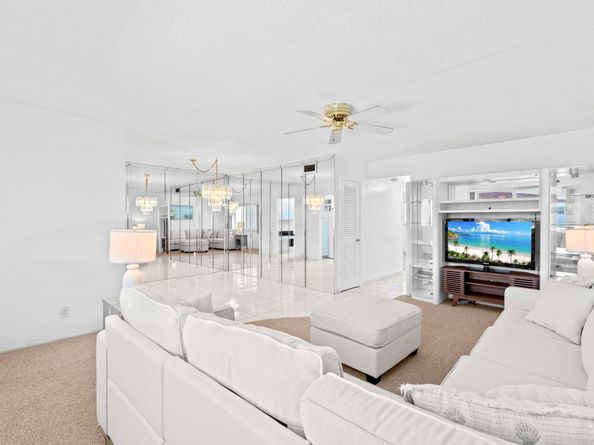 581 Blue Heron Dr 317B, Hallandale Beach FL 33009