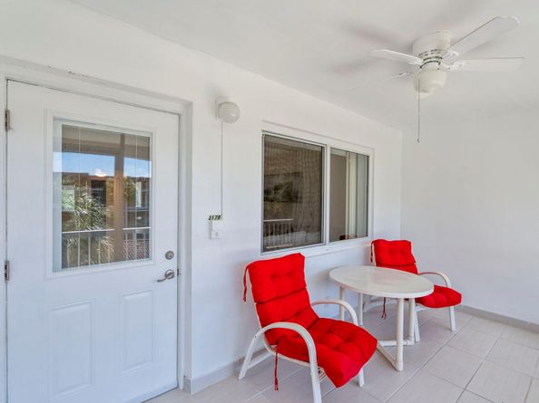 581 Blue Heron Dr 317B, Hallandale Beach FL 33009