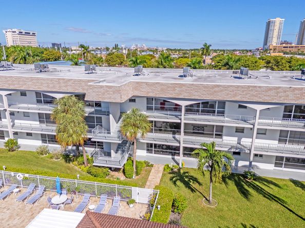 581 Blue Heron Dr 317B, Hallandale Beach FL 33009