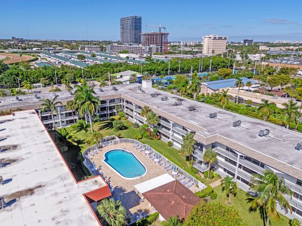 581 Blue Heron Dr 317B, Hallandale Beach FL 33009