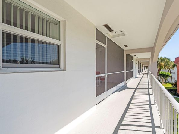 581 Blue Heron Dr 317B, Hallandale Beach FL 33009