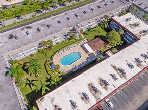 581 Blue Heron Dr 317B, Hallandale Beach FL 33009