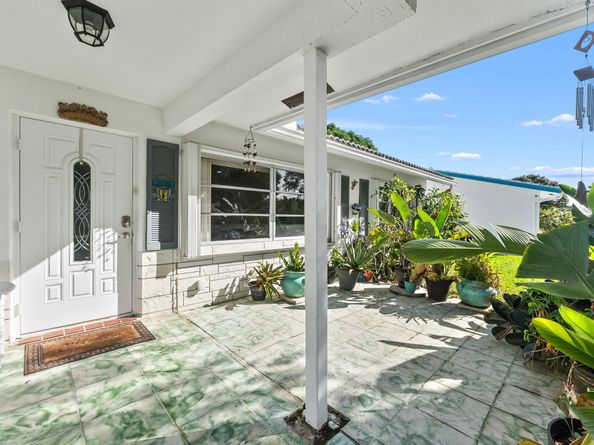 8851 NW 15th St, Plantation FL 33322