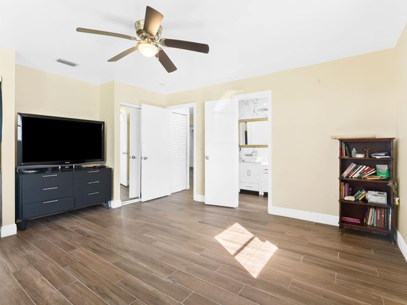 8851 NW 15th St, Plantation FL 33322