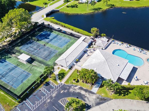 8851 NW 15th St, Plantation FL 33322