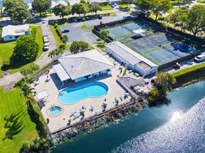 8851 NW 15th St, Plantation FL 33322