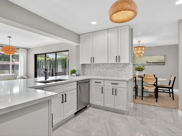 2421 NW 114th Ave, Coral Springs FL 33065