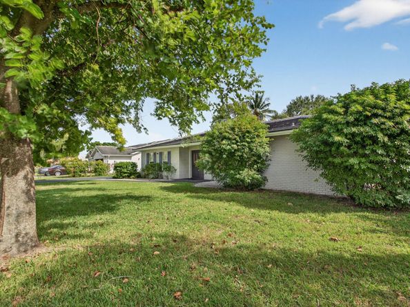 2421 NW 114th Ave, Coral Springs FL 33065