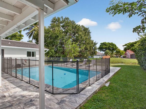 2421 NW 114th Ave, Coral Springs FL 33065