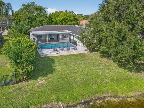 2421 NW 114th Ave, Coral Springs FL 33065