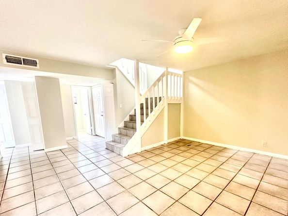 132 Sherwood Circle 15b, Jupiter FL 33458