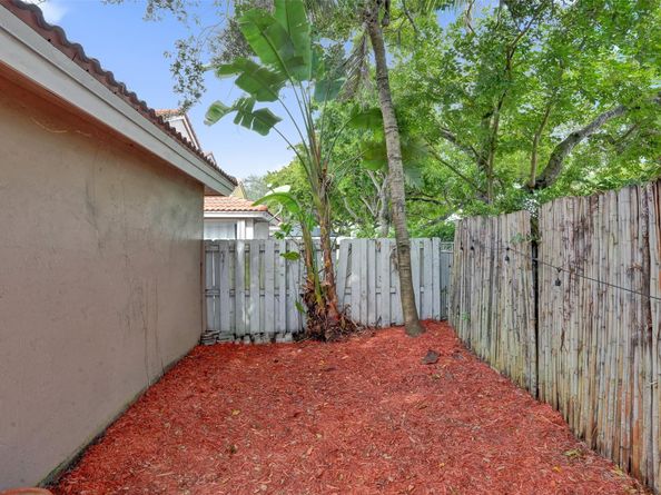 4165 Tree Tops Rd, Cooper City FL 33026