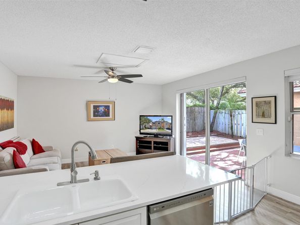 4165 Tree Tops Rd, Cooper City FL 33026