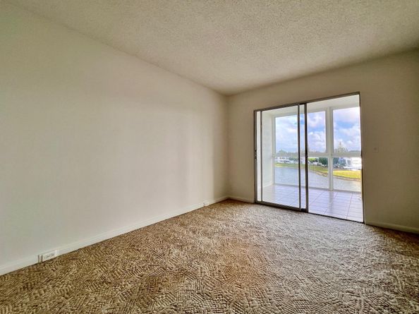 461 Wellington J, West Palm Beach FL 33417