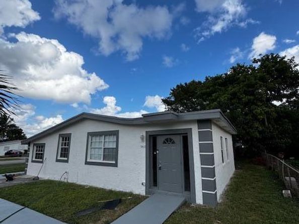 960 NW 34th Terrace, Lauderhill FL 33311