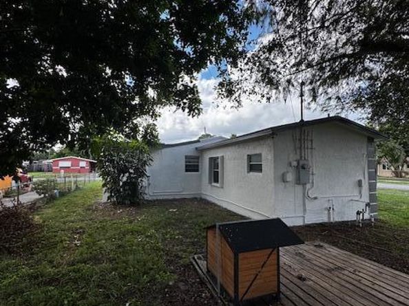 960 NW 34th Terrace, Lauderhill FL 33311