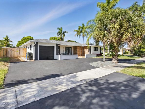 2105 NE 62nd St, Fort Lauderdale FL 33308