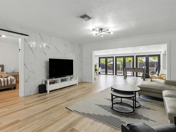 2105 NE 62nd St, Fort Lauderdale FL 33308