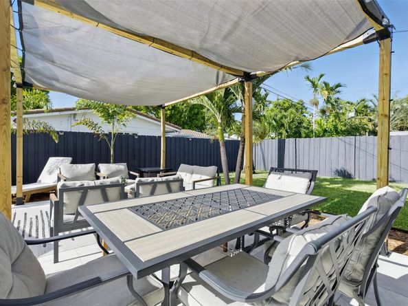 2105 NE 62nd St, Fort Lauderdale FL 33308