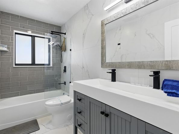 2105 NE 62nd St, Fort Lauderdale FL 33308