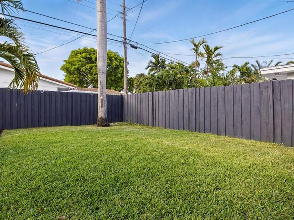 2105 NE 62nd St, Fort Lauderdale FL 33308