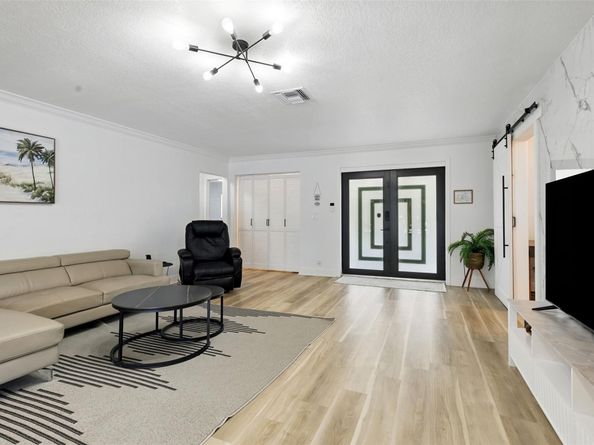 2105 NE 62nd St, Fort Lauderdale FL 33308