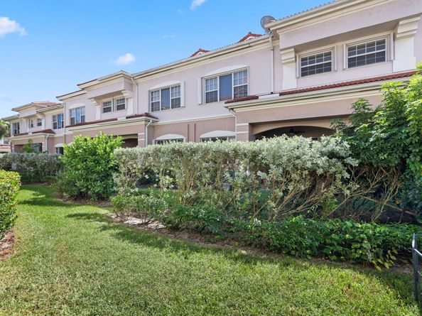 109 Nottingham Place, Boynton Beach FL 33426