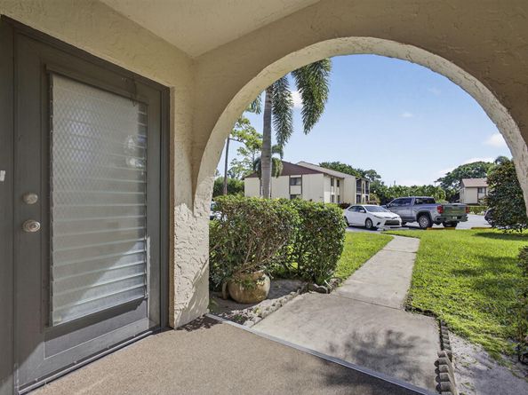 309 Knotty Pine Cir Circle D1, Greenacres FL 33463