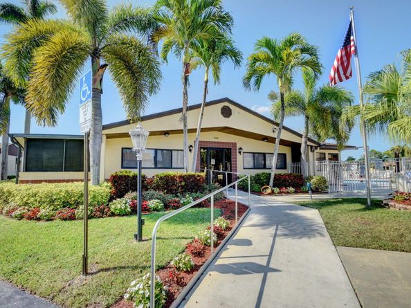 309 Knotty Pine Cir Circle D1, Greenacres FL 33463