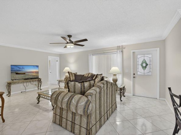 309 Knotty Pine Cir Circle D1, Greenacres FL 33463
