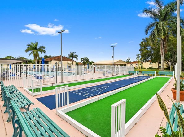 309 Knotty Pine Cir Circle D1, Greenacres FL 33463