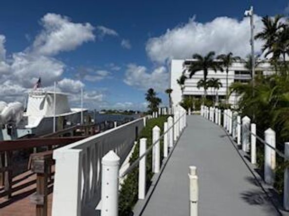 2505 S Ocean Boulevard 205, Palm Beach FL 33480