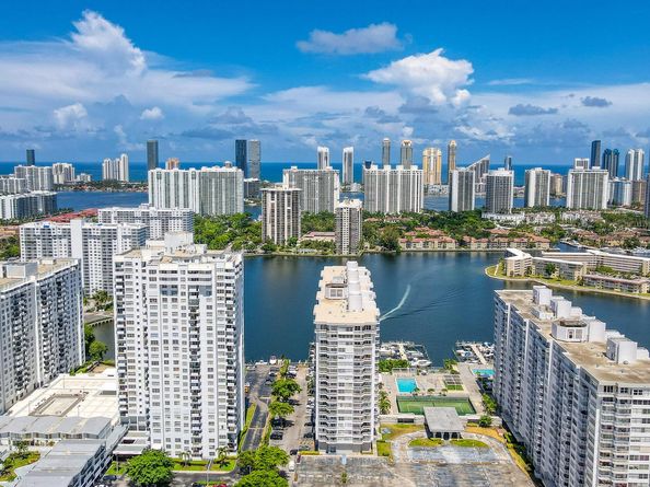 18051 Biscayne Boulevard 1104, Aventura FL 33160