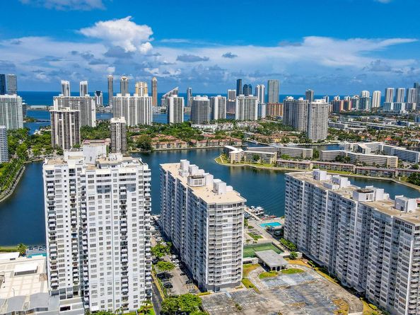18051 Biscayne Boulevard 1104, Aventura FL 33160
