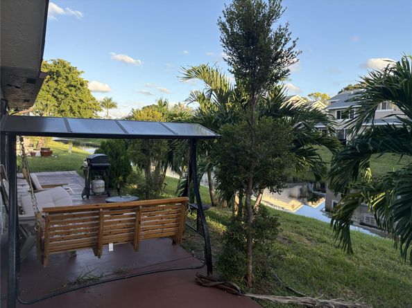 2368 SW 17th Dr, Deerfield Beach FL 33442