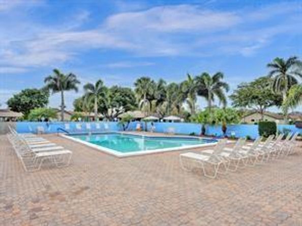 2368 SW 17th Dr, Deerfield Beach FL 33442