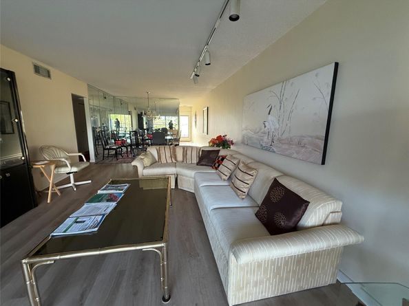 2802 Victoria Way M2, Coconut Creek FL 33066