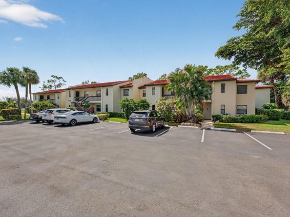 8450 Casa Del Lago J, Boca Raton FL 33433