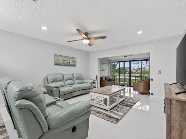 8450 Casa Del Lago J, Boca Raton FL 33433