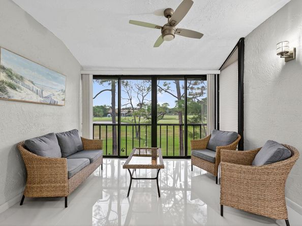 8450 Casa Del Lago J, Boca Raton FL 33433