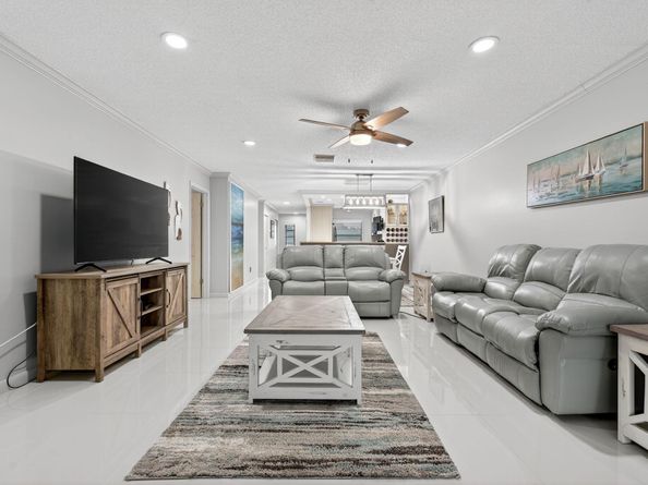 8450 Casa Del Lago J, Boca Raton FL 33433