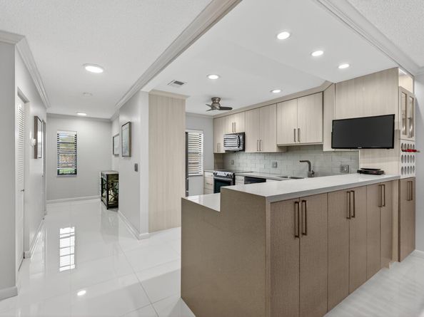 8450 Casa Del Lago J, Boca Raton FL 33433