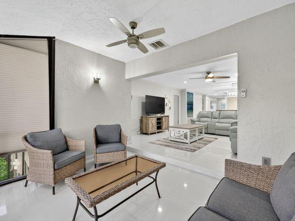 8450 Casa Del Lago J, Boca Raton FL 33433