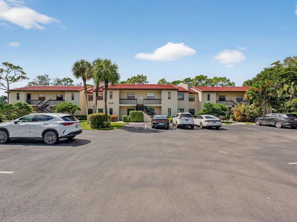 8450 Casa Del Lago J, Boca Raton FL 33433