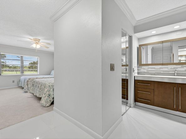 8450 Casa Del Lago J, Boca Raton FL 33433