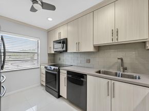 8450 Casa Del Lago J, Boca Raton FL 33433
